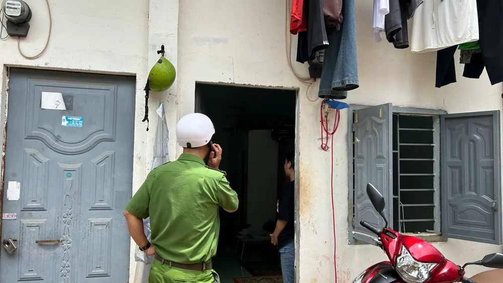 camera quay lén.jpg