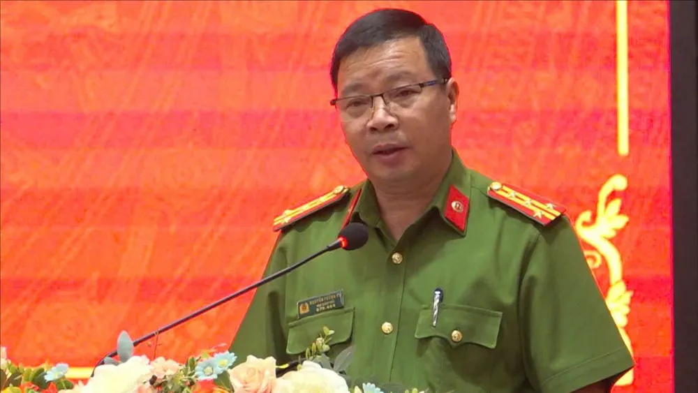 Đại tá Nguyễn Tường Vũ, phó giám đốc Công an tỉnh Đắk Nông phát biểu tại hội nghị. Ảnh: MQ mua bán người.jpg