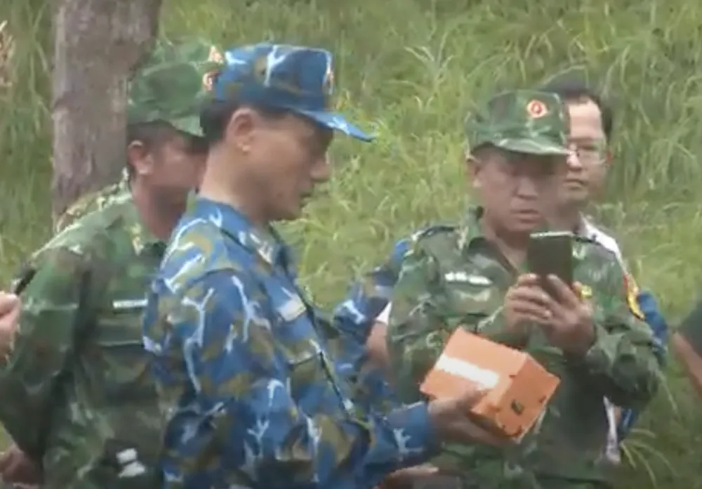 máy bay YAK-130.png