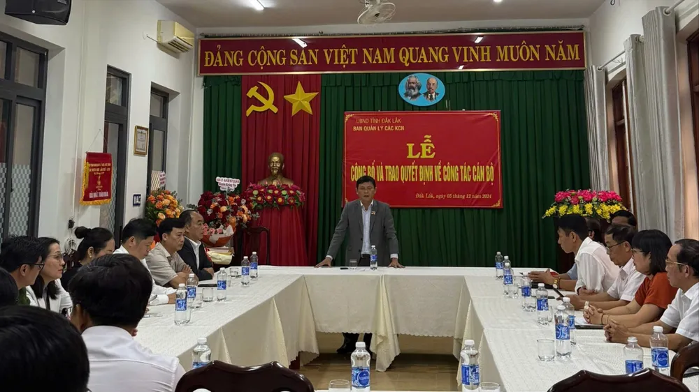 Cán bộ.jpg