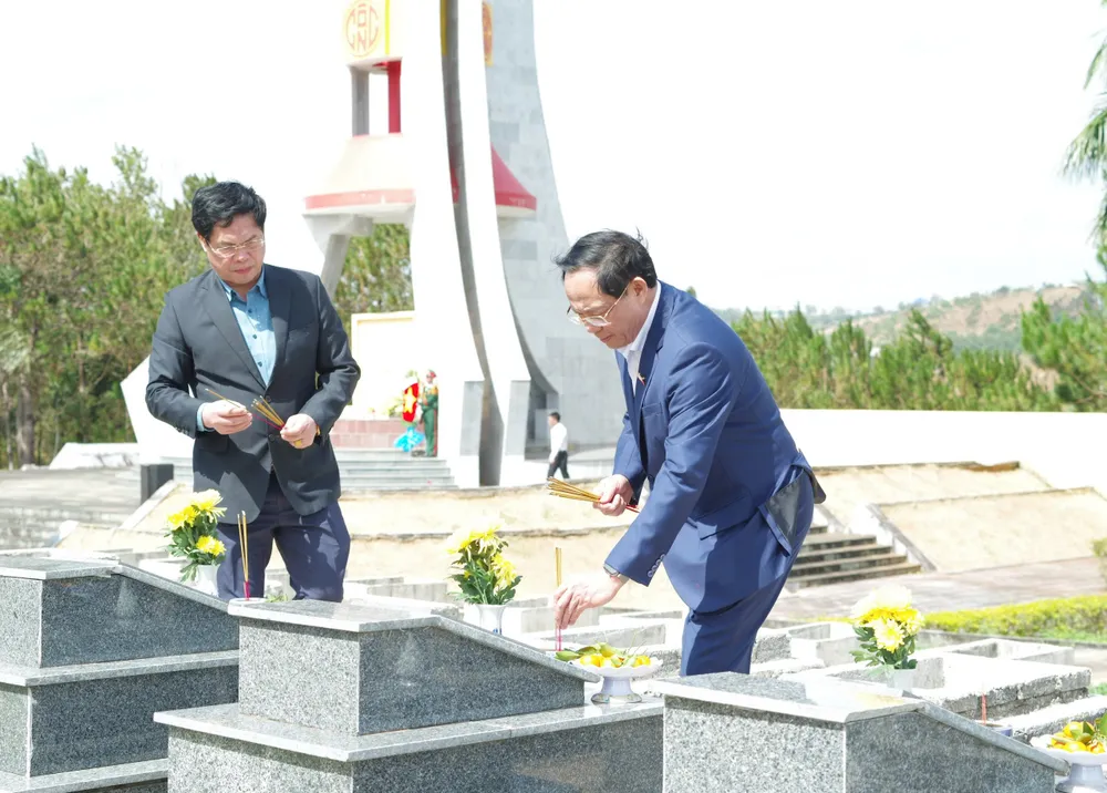 Phó chủ tịch Quốc hội Trần Quang Phương.jpg