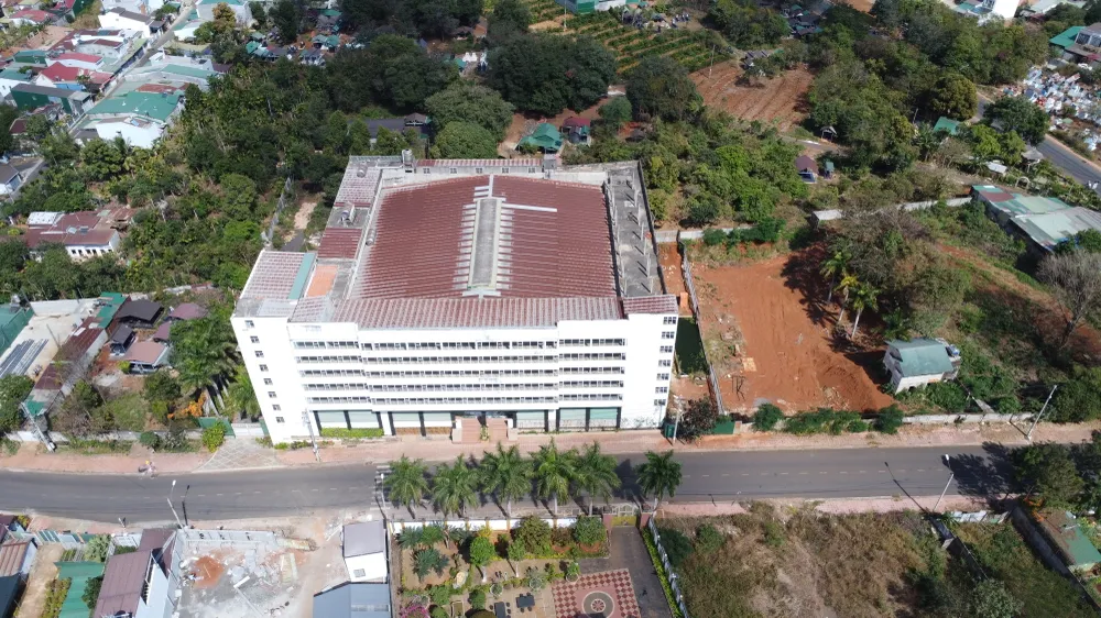 Dự án khu văn hóa thể thao Ea Tam chậm tiến độ, đến nay chưa hoàn thành. Ảnh: VŨ LONG chậm tiến độ.JPG