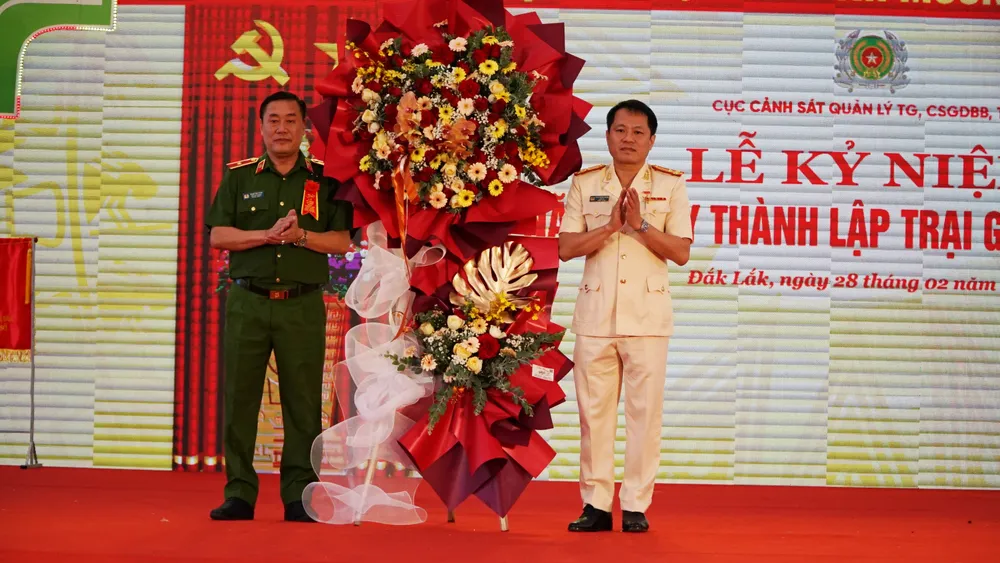 nhiệm vụ chính trị.jpg