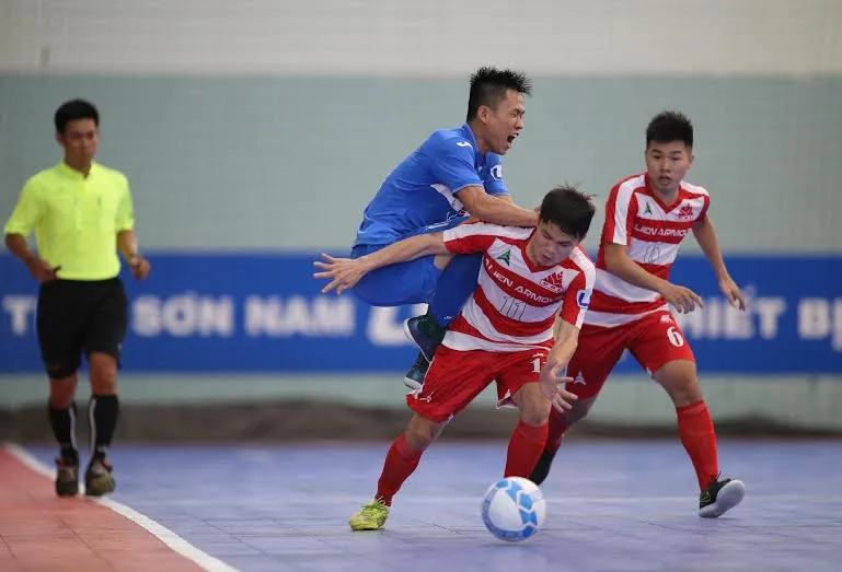 Đội Cao Bằng (áo đỏ- trắng) 