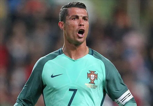 "Vua dội bom" Ronaldo