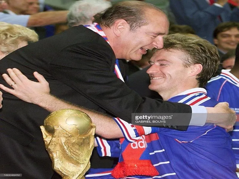 Tổng thống Pháp Chirac chúc mừng đội trưởng Deschamps 