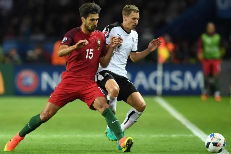 Chi 50 triệu euro, Barca đánh bại Real trong cuộc chiến giành Gomez ảnh 1