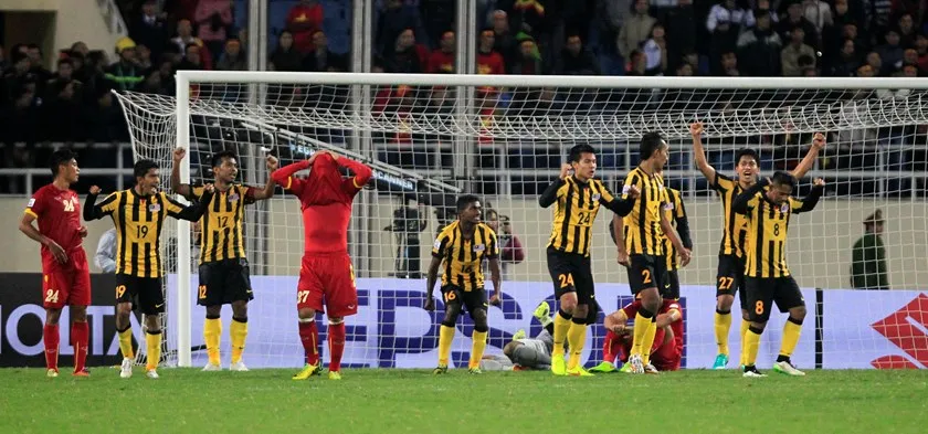 Tuyển Malaysia đã có cú lội ngược dòng đánh bại tuyển Việt Nam tại Mỹ Đình AFF Cup 2014 sau lượt đi thua 1-2.