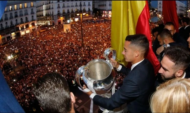 Những lần Real "dùng đất công" ăn mừng thành tích thế này cũng phải...thuê chứ!?