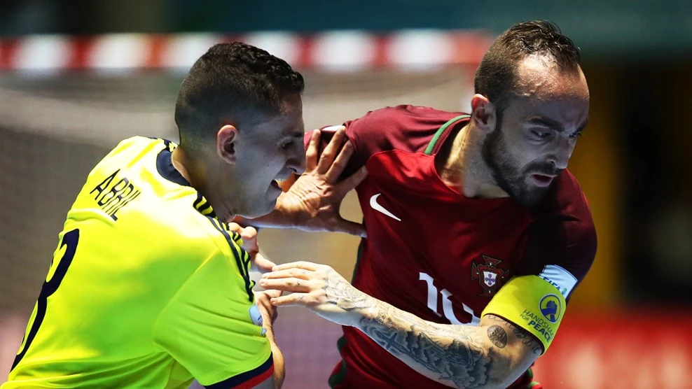 Chủ nhà Colombia (vàng) đã bị Bồ Đào Nha cầm chân 1-1