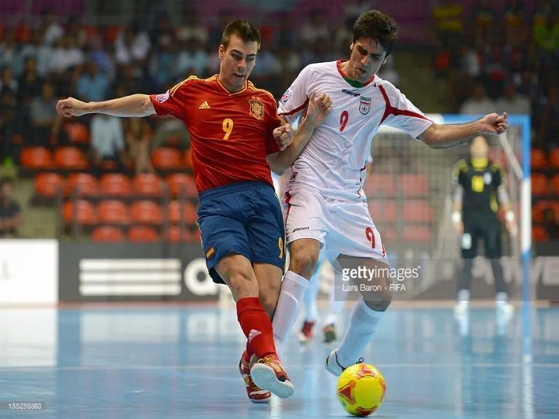 Nhà vô địch châu Á Iran (trắng) hầu như chẳng có cơ hội nào trước Tây Ban Nha