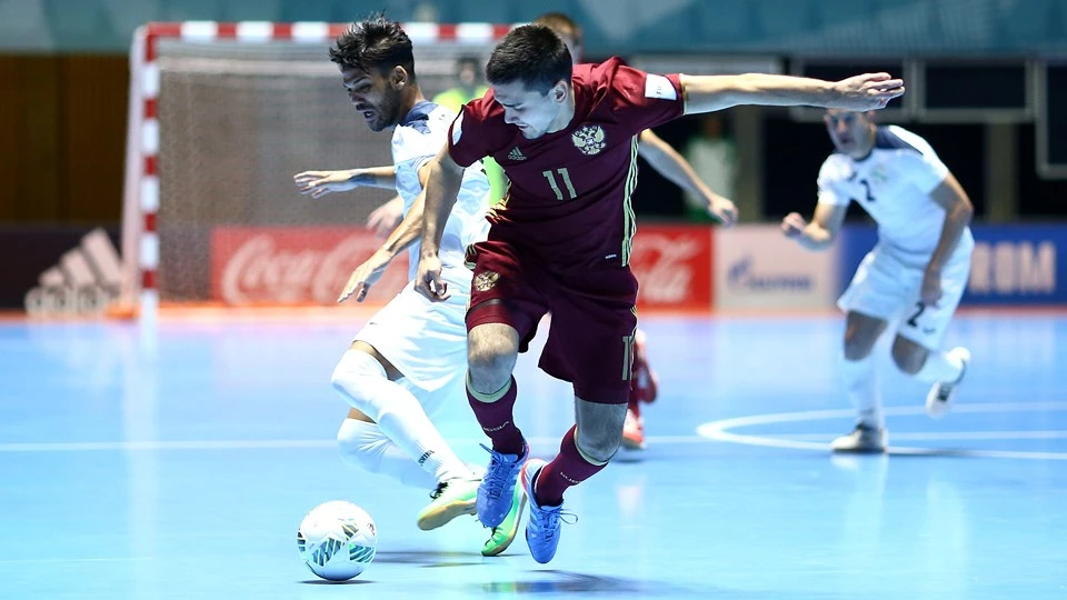 Nga vào vòng 16 đội với ba trận toàn thắng