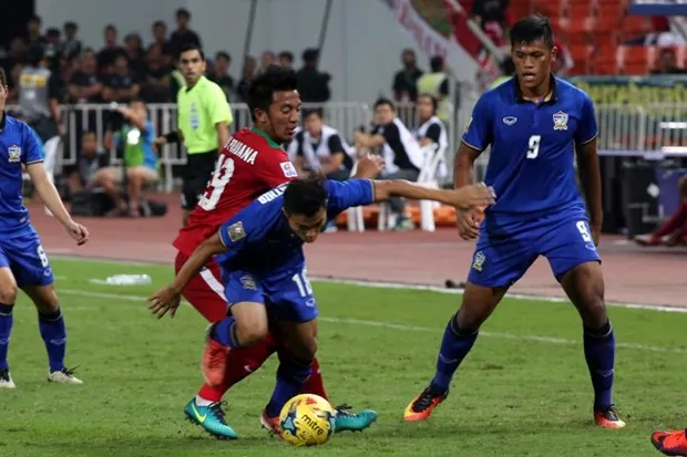 HLV Kiatisak 'bầm dập' bao lâu mới thành danh? ảnh 2