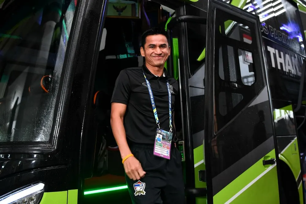 HLV Kiatisak 'bầm dập' bao lâu mới thành danh? ảnh 1