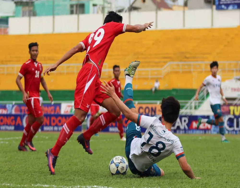 U-21 Myanmar (đỏ) vẫn có kinh nghiệm cao hơn