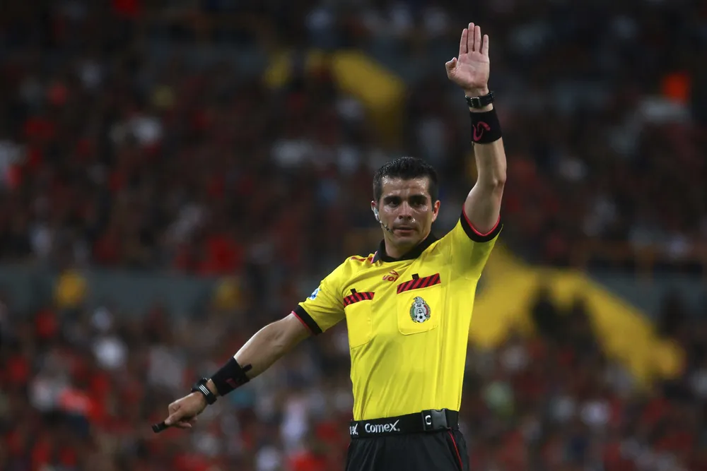 Trọng tài đình công, án phạt cầu thủ tăng cực nặng ảnh 1 Trọng tài đình công, án phạt cầu thủ tăng cực nặng ảnh 1