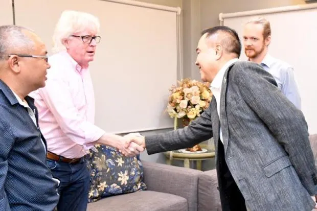 Schaefer chỉ gặp xã giao với Somyot? ảnh 2