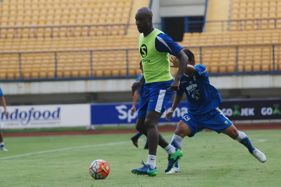 Cựu sao châu Âu tiếp tục đến Indonesia, Essien mờ nhạt ảnh 1 Cựu sao châu Âu tiếp tục đến Indonesia, Essien mờ nhạt ảnh 1