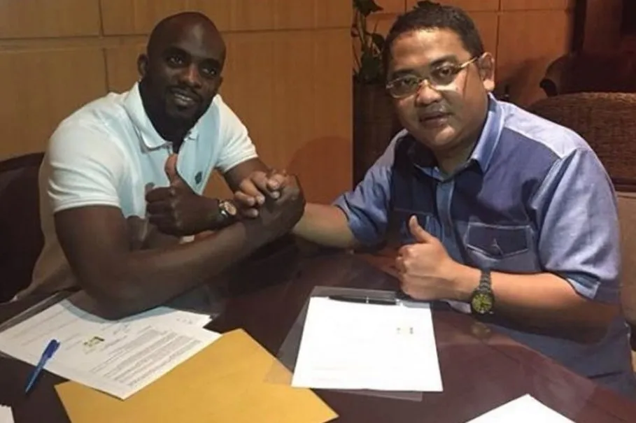 Cựu sao châu Âu tiếp tục đến Indonesia, Essien mờ nhạt ảnh 3 Cựu sao châu Âu tiếp tục đến Indonesia, Essien mờ nhạt ảnh 3