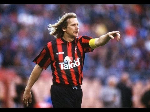 Cựu HLV Real về giải cứu Đại Liên và “chòm sao” xịt ảnh 1