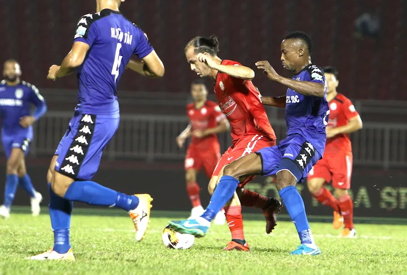 Phi Sơn “níu” một điểm cho TP.HCM trong ngày Kesley tái xuất ảnh 1