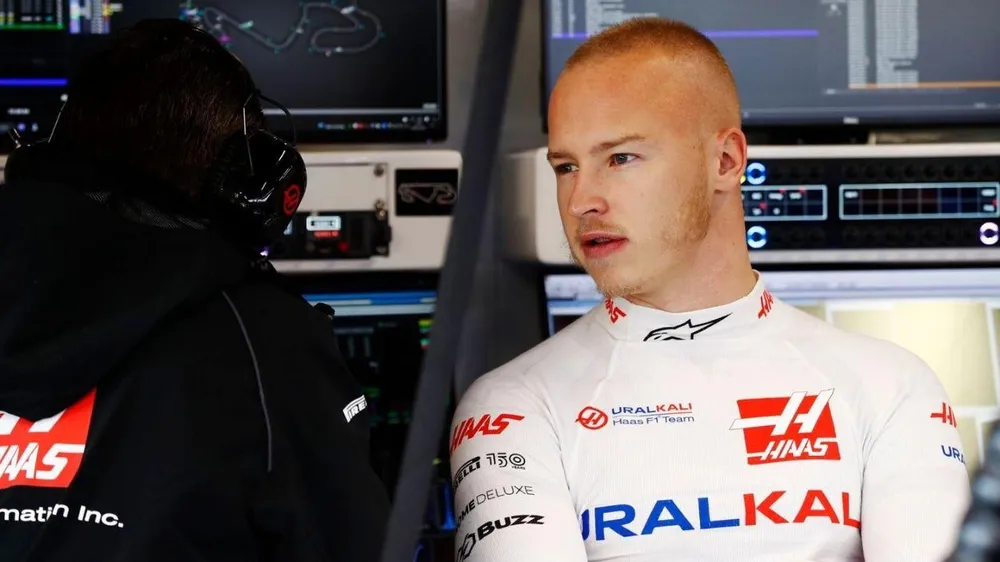 Tay đua Nikita Mazepin, 23 tuổi chưa có thành tích nhưng tài sản...rất khủng. Ảnh: S.E Tay đua Nikita Mazepin, 23 tuổi chưa có thành tích nhưng tài sản...rất khủng. Ảnh: S.E