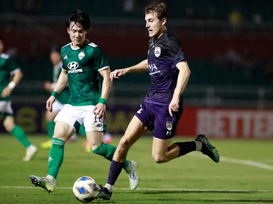 Sydney FC (xanh đậm) đối thủ thách thức Jeonbuk Hyundai Motors, rất khó để HA Gia Lai đánh bại. Ảnh: AFC