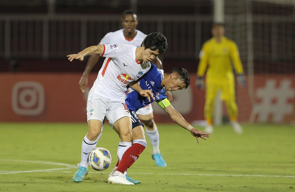 Khán giả sân Thống Nhất "chờ mãi không thấy Phượng nở hoa". Ảnh: A.PHƯƠNG