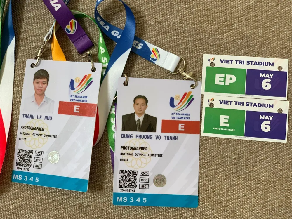 Ban tổ chức điều tiết bằng "giấy phép con" bên cạnh thẻ tác nghiệp SEA Games. Ảnh: A.PHƯƠNG Ban tổ chức điều tiết bằng "giấy phép con" bên cạnh thẻ tác nghiệp SEA Games. Ảnh: A.PHƯƠNG