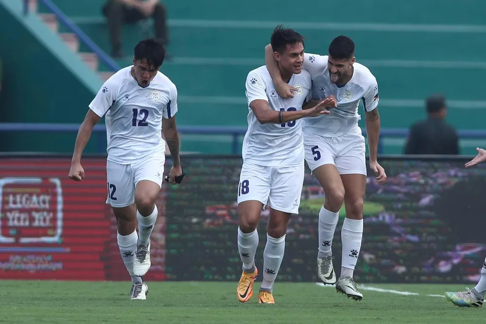 Rontinni (giữa) mở điểm cho Philippines ngay phút thứ 10. Ảnh: ANH PHƯƠNG