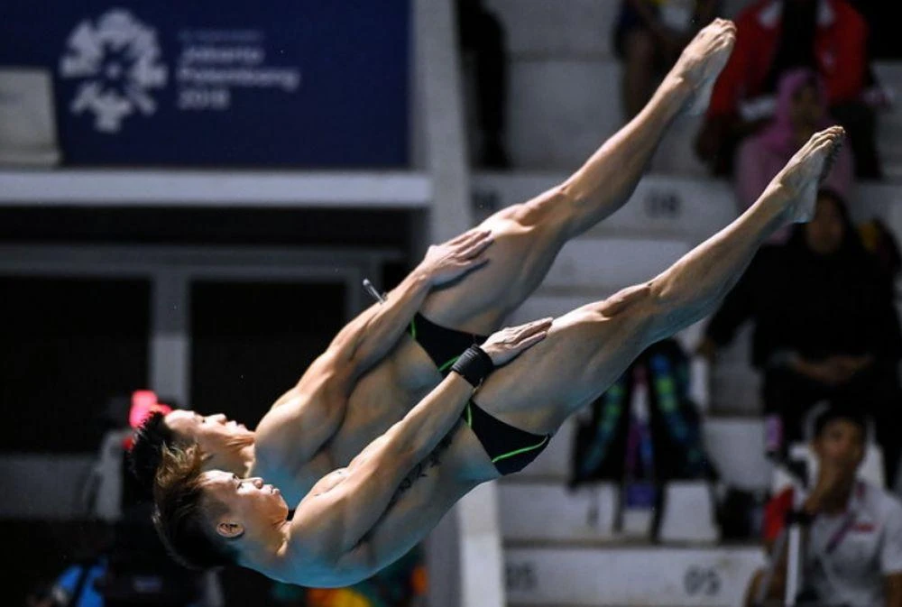 Yi Wei và Tze Liang mang về tấm HCV thứ hai cho đoàn Malaysia cũng ở môn nhảy cầu nội dung 3m cầu mềm. Ảnh: CTP Yi Wei và Tzi Liang là "bộ đôi hoàn hảo" phối hợp rất ăn ý theo tiếng nhạc. Ảnh: CTP