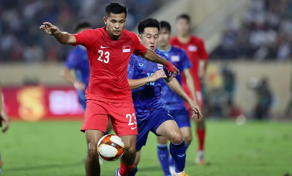 U-23 Singapore to khỏe...nhưng không tinh quái như Thái Lan. Ảnh: A.PHƯƠNG