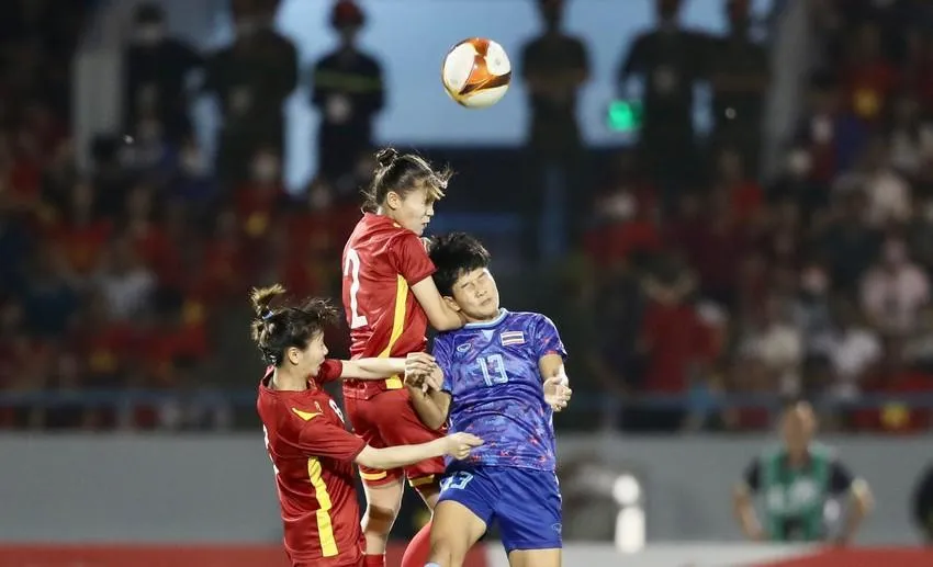 Hôm nay, hàng phòng ngự VN chơi rất kiên cường. Ảnh: ANH PHƯƠNG Hôm nay, hàng phòng ngự VN chơi rất kiên cường. Ảnh: ANH PHƯƠNG