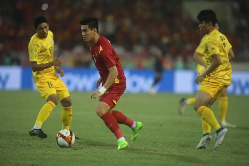 Hết Tiến Linh lại xuất hiện Nhâm Mạnh Dũng ghi bàn thắng vàng. Ảnh: A.PHƯƠNG Hết Tiến Linh lại xuất hiện Nhâm Mạnh Dũng ghi bàn thắng vàng. Ảnh: A.PHƯƠNG