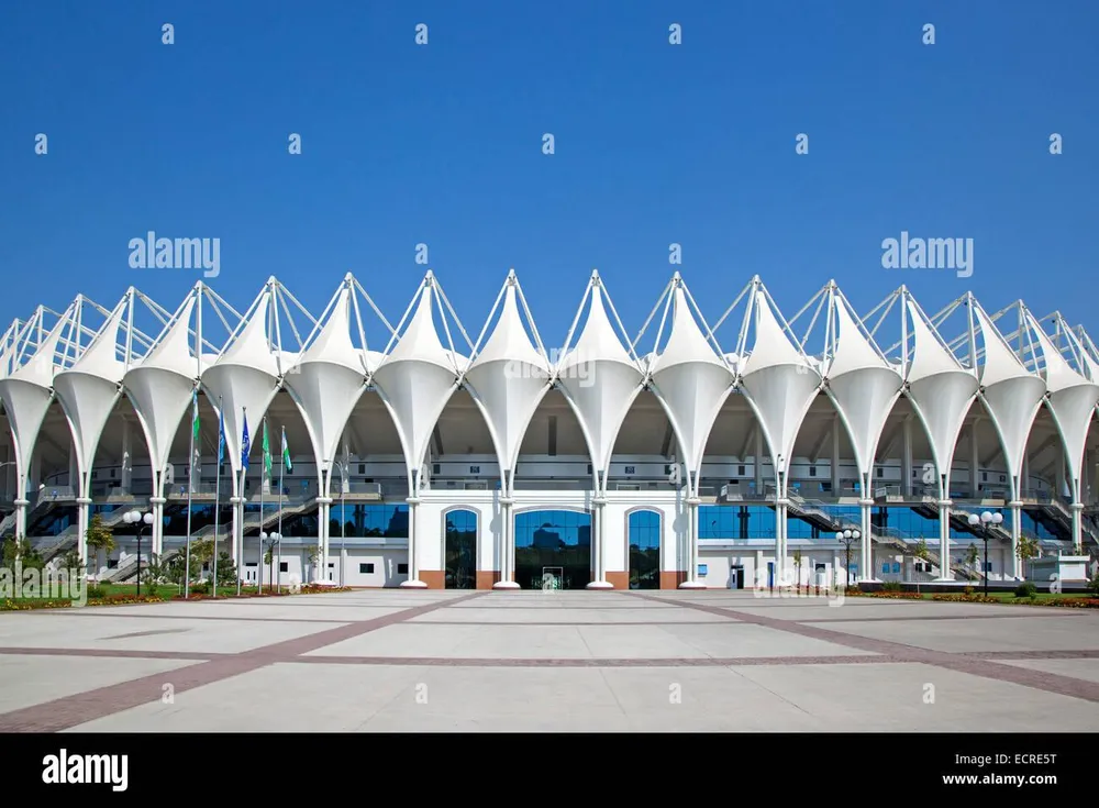 Bên ngoài sân Bunyodkor có kiến trúc mang đậm nét Hồi giáo. Ảnh: Alamy. Bên ngoài sân Bunyodkor có kiến trúc mang đậm nét Hồi giáo. Ảnh: Alamy.