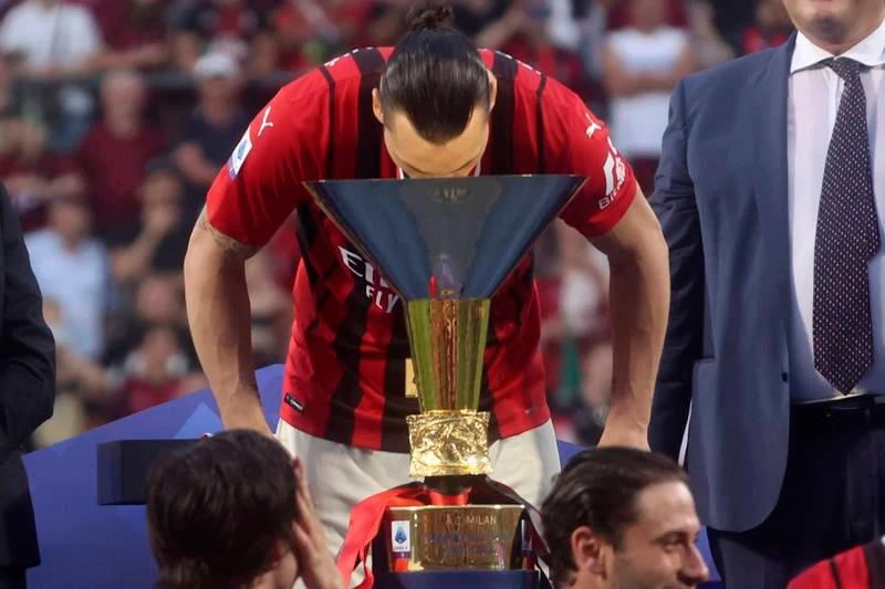 Tuổi 40, huyền thoại Thụy Điển lại có danh hiệu Serie A cùng AC Milan. Ảnh: Getty