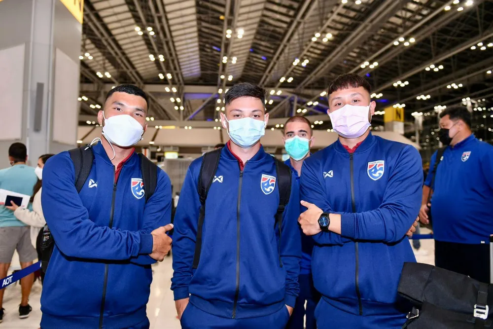 Tiền đạo gốc Thụy Điển Gustavsson có cha đang bệnh nặng nhưng anh không thể bay về nhà thăm cha vì cả gia đình nhiễm COVID-19. Gustavsson sẽ cùng U-23 Thái Lan tham dự VCK U-23 châu Á. Ảnh: S.S. Tại bảng C VCK U-23 châu Á, Thái Lan cùng bảng với Việt Nam, Malaysia và Hàn Quốc. U-23 VN từng thắng U-23 Thái Lan ở trận chung kết SEA Games 31. Ảnh: CTP U-23 Thái Lan cũng bị U-23 Malaysia ngược dòng đánh bại tại SEA Games 31. Ảnh: A.PHƯƠNG HLV Worawut lo lắng trước hai đối thủ Malaysia và VN đều từng đánh bại Thái Lan tại SEA Games 31. Ảnh: S.S