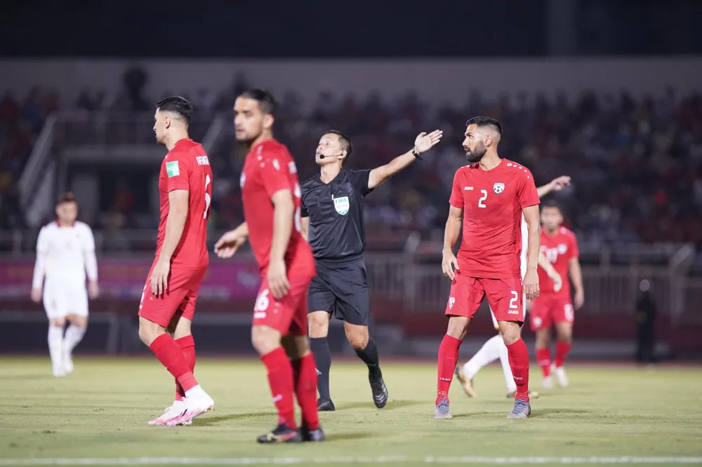 Hầu như suốt 90 phút Afghanistan phải đeo bám đối thủ. Ảnh: A.PHƯƠNG Hầu như suốt 90 phút Afghanistan phải đeo bám đối thủ. Ảnh: A.PHƯƠNG