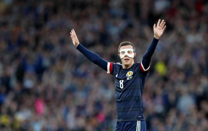Thủ môn Callum McGregor ghi bàn danh dự cho Scotland. Scotland buồn vì giấc mơ World Cup qua đi, nhưng họ không oán trách fan nhà ủng hộ Ukraine. Tiền đạo Yarmolenko ăn mừng bàn thắng. Yaremchuk (9) cũng có bàn thắng trong chiến thắng 3-1. 25 năm kể từ France 98 đến nay, Scotland vẫn chưa thể góp mặt tại World Cup trở lại. Ukraine sẽ đá chung kết Play off với Xứ Wales vào chủ nhật này để tranh vé đi Qatar cuối năm nay. Tuyển Ukraine đa phần cầu thủ đá giải trong nước mà năm 2022 này bóng đá Ukraine bị đứng hình vì chiến tranh.