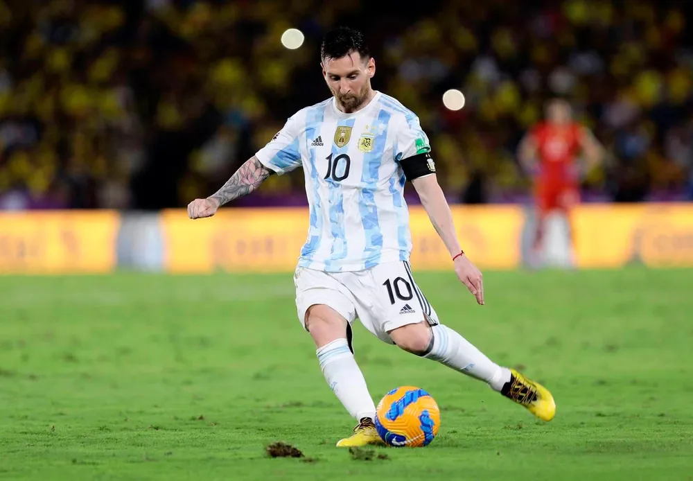 ...Và có phải World Cup cuối cùng của Messi? Ảnh: Getty Neymar và những người đồng đội được đánh giá ứng viên sáng giá của ngôi vô địch World Cup 2022. Ảnh: Getty Lukaku cùng đồng đội Bỉ làm chuyện gì đi chứ,...thế hệ vàng Bỉ chạm đỉnh rồi. Ảnh: Getty Học trò Pháp công kênh ông thầy Deschamp sau trận chung kết World Cup 2018. Ảnh: Getty Sân Lusain, nơi diễn ra trận chung kết World Cup 2022. Ảnh: Getty