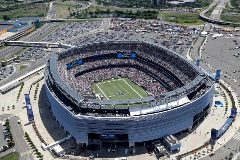 Sân MetLife tại East Rutherford, New Jersey, Mỹ. Sân Gillette tại Foxsbourough ở Massachusetts, Mỹ. Sân NRG tại Houston, Mỹ. Sân Levi's tại Santa Clara, Mỹ. Sân BC tại Vancouver, Canada. Sân BBVA tại Monterrey, Mexico. Sân Akron tại Guadalajara, Mexico. Sân Azteca ở Mexico City, Mexico. Sân Arrowhead ở Kansas City, Mỹ được cho là có sức chứa kỷ lục guinness. Sân Hard Rock tại Miami, Florida, Mỹ. Sân AT&amp;T tại Texas, Mỹ. Sân SoFi ở Los Angeles, California, Mỹ, sân có giá trị xây dựng 5 tỉ USD. Sân Lincold Finacial ở Philadenphia, Mỹ.