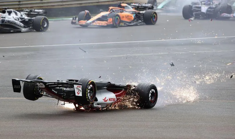 Tay đua Trung Quốc phá hỏng chiếc F1 Alfa Romeo | Báo Pháp Luật TP. Hồ Chí Minh