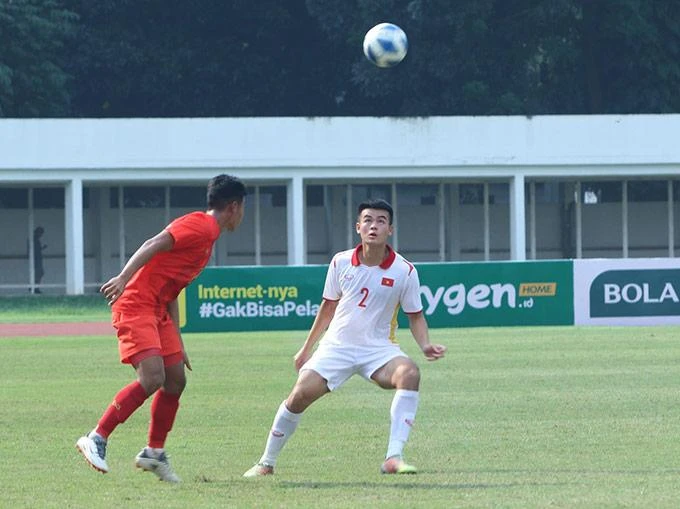 Myanmar (đỏ) thắng hai trận, thua hai trận, 99,9% đã hết cửa vào bán kết. Ảnh: VFF