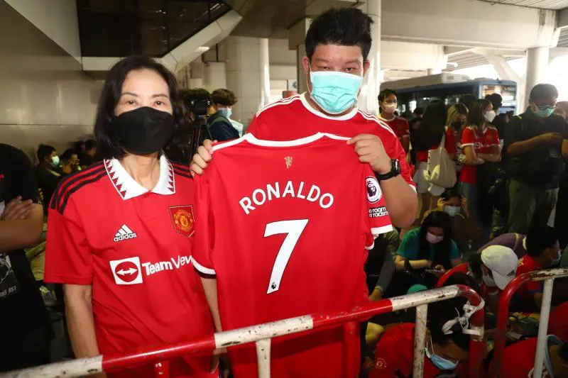 Buồn cho fan Thái khi CR7 không theo MU đến Bangkok vì lý do gia đình.