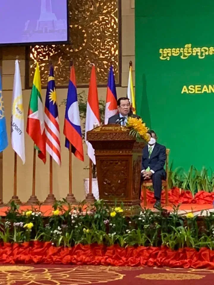 Thủ tướng Campuchia, ông Hun Sen đọc diễn văn khai mạc hội nghị. Ảnh: K.T