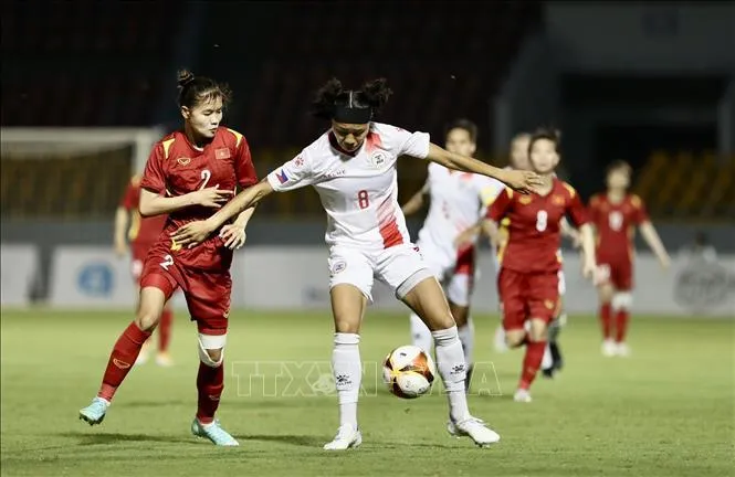 Sarina Bolden đối đầu với các hậu vệ VN tại SEA Games 31. Ảnh: TTXVN Sarina Bolden đối đầu với các hậu vệ VN tại SEA Games 31. Ảnh: TTXVN