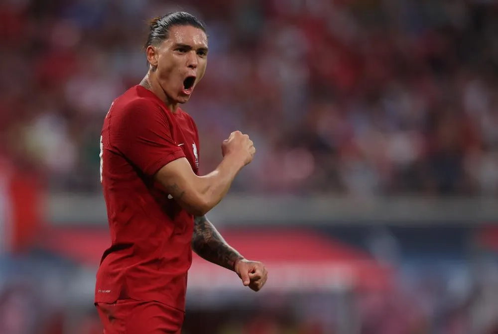 Nhiều người Anh đã ví Nunez là chân gỗ và rất giống Andy Caroll trước đây. Ảnh: Getty. Nhiều người Anh đã ví Nunez là chân gỗ và rất giống Andy Caroll trước đây. Ảnh: Getty.