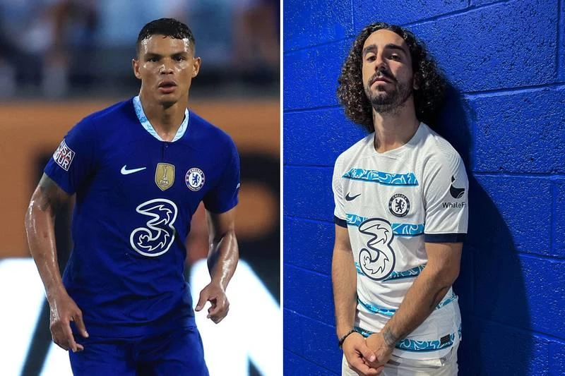 "Màu sân nhà" của Chelsea tươi hơn, còn sân khách thì hơi lả lướt. Đội bóng của gia đình cố tỉ phú Vichai Leicester City có chỉnh đôi chút ở bộ áo đấu sân khách. Màu áo sân khách của "Quỷ đỏ" hơi yếu và nhạt nhòa. Fulham lại chìm và nhu quá. Aston Villa thì vẫn theo truyền thống màu áo đổi màu quần khi đi khách. Khi đi đá sân khách, CLB của cảng biển lừng danh Southampton muốn cho mọi người biết...quê mình có biển, có sóng. Everton có bộ áo đấu sân khách....cũng khá nhu. Tottenham giữ giá trị truyền thống sân nhà, sân khách chuyển tone màu xanh trời. Hai tone màu khá đối chọi của Nottingham Forest khi đá sân nhà và sân khách.