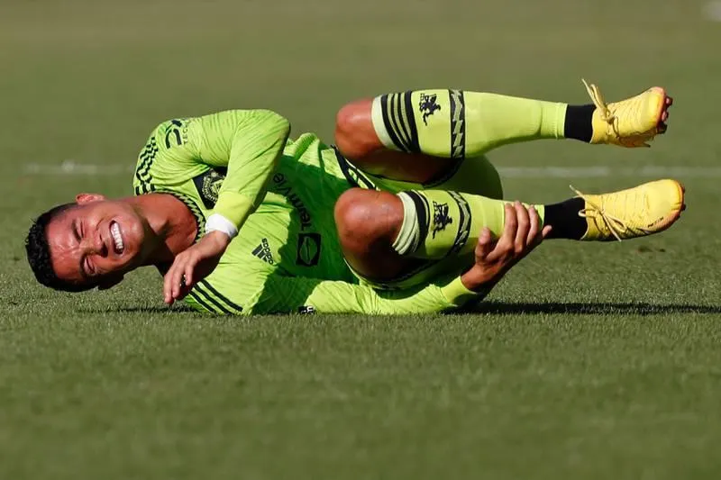 ...Cố gắng tranh thủ cứu vãn... ...rồi thất vọng.