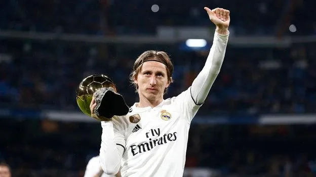 Đến năm 2018, tự nhiên... chen vào Luka Modric, á quân World Cup. Ronaldo và Messi liên tục thay phiên nhau thống trị QBV trong vòng 12 năm. Liệu năm 2022 có phải là năm của Karim Benzema và báo hiệu chấm dứt &quot;kỷ nguyên Ronaldo - Messi&quot;?